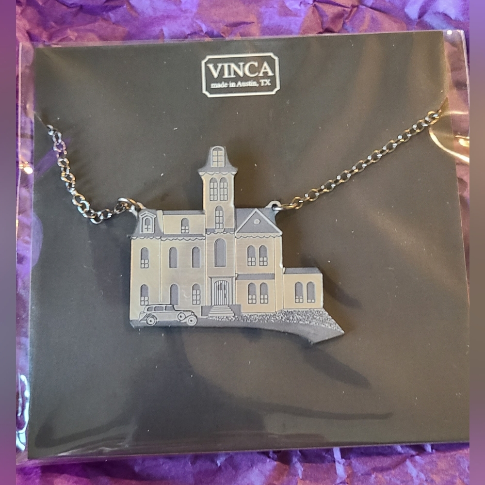 Adam's Family House Necklace Vinca